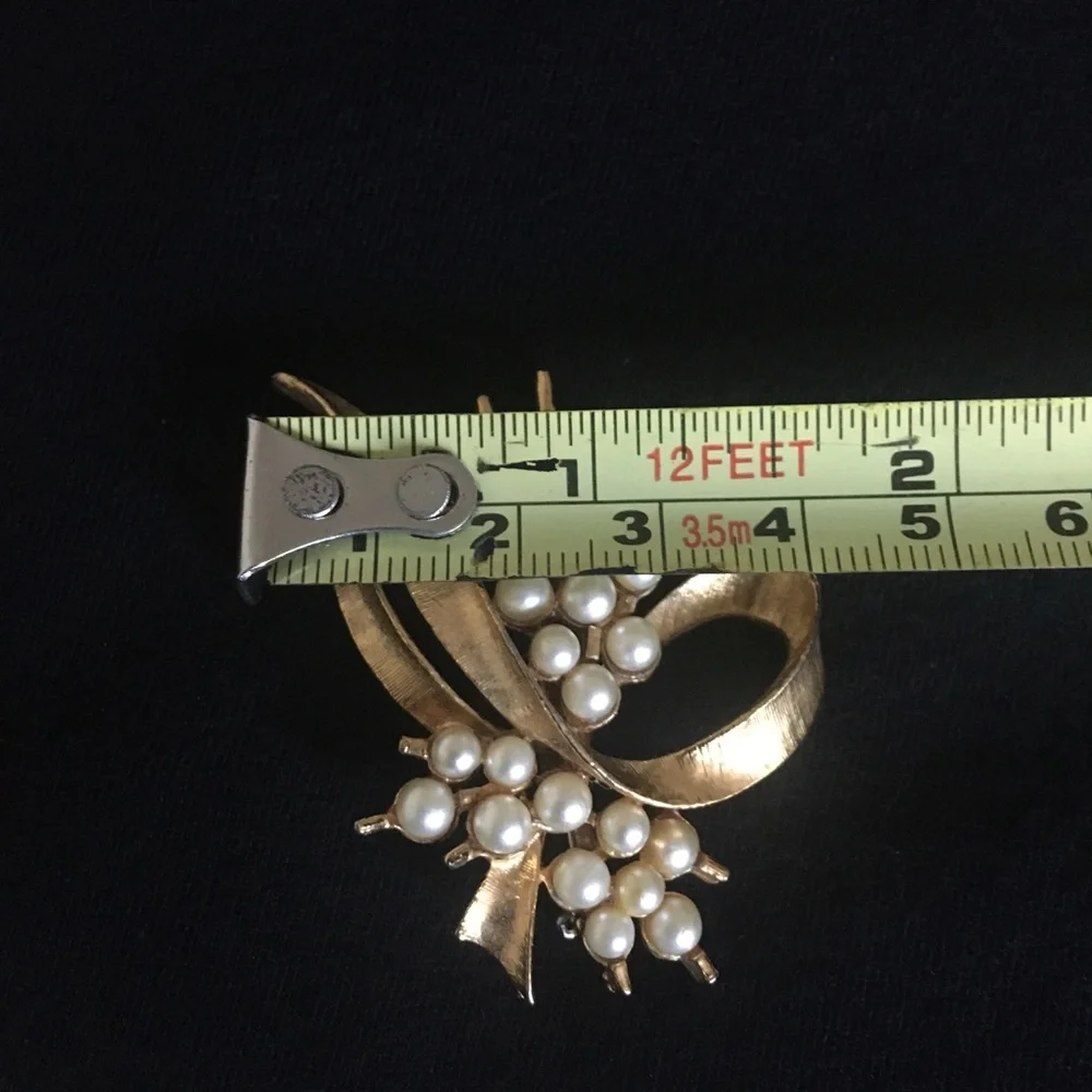 Vintage Gold Tone Faux Pearl Jewelry Brooch Pin - Picture 6 of 6